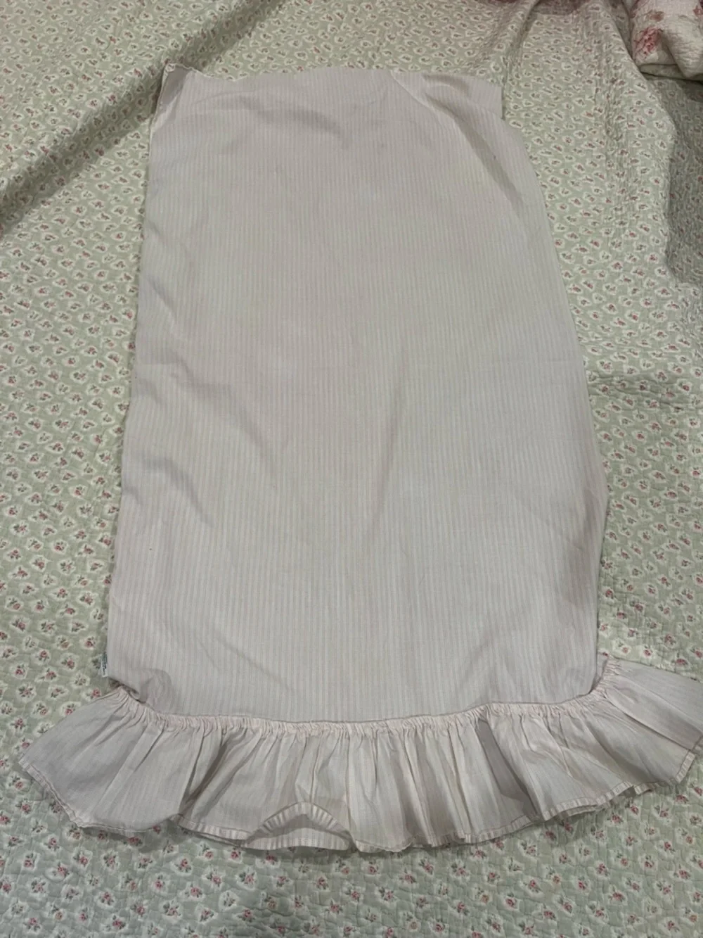 White Eyelet Ruffled pillowcase